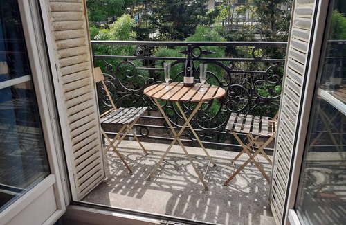 Asnieres-sur-Seine Apartment | Family apartment 1 station St Lazare