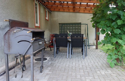 Decin House | Family apartment near the center with a terrace and barbecue