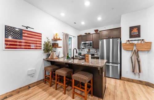 Hollister Cabin | Family Cabin with Resort Perks, Free Family Show Tickets!