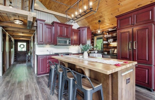 Hayward House | Family Chateau w stream, 12 acres, close to ATV, Snowmobile, trails- Hayward WI