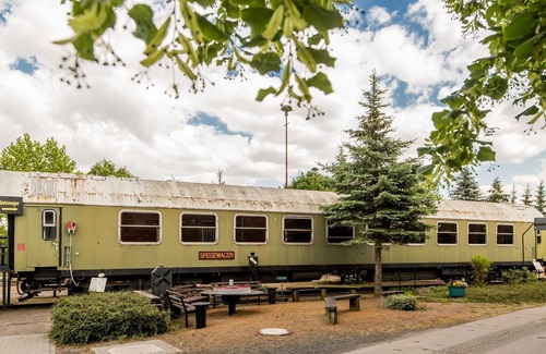 Pasewalk Cottage | Family compartment with double bed and terrace no. 1 - zz Lokschuppen Pasewalk overnight experience in the