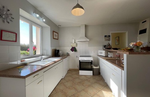 La Chapelle-Souef Cottage | Family cottage in Perche Park with garden and fireplace