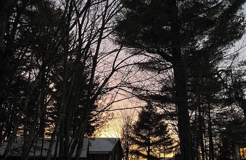 Rawdon Cottage | Family cottage remote work haven. Starlink. Ski hill, trails, and Nordic spa.