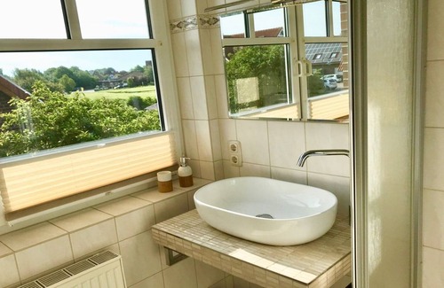 Carolinensiel Apartment | Family and dog Hafenblick
