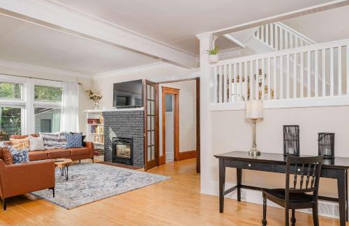 Appleton House | Family Downtown Mansion - Sleeps 13