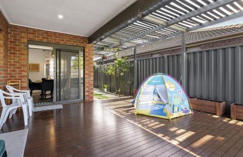 Point Cook House | Family Escape with Private Courtyard