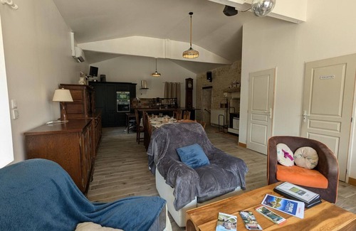 Magnac-Lavalette-Villars Cottage | Family home with private pool and garden for 11 people