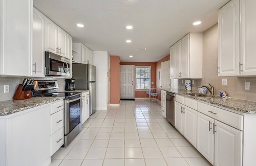 Bid-a-wee Beach House | Family-Friendly Cottage Home Steps Away from the Beach