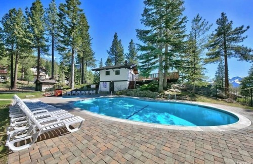South Lake Tahoe Ski Chalet | Family Friendly 2br + Loft Tahoe Tyrol Chalet