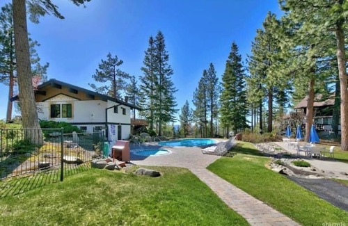 South Lake Tahoe Ski Chalet | Family Friendly 2br + Loft Tahoe Tyrol Chalet