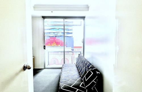 Carlton South Apartment | Family-Friendly 2-Bedroom Apartment in Melbourne CBD – Sleeps 5