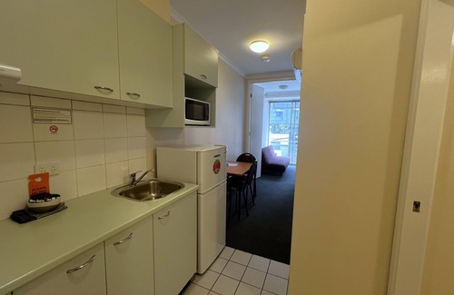Carlton South Apartment | Family-Friendly 2BR Apartment for 4 | Melbourne CBD