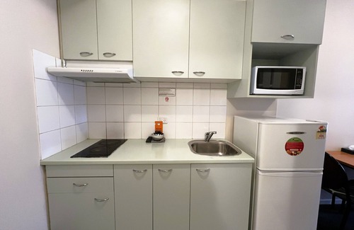 Carlton South Apartment | Family-Friendly 2BR Apartment for 4 | Melbourne CBD