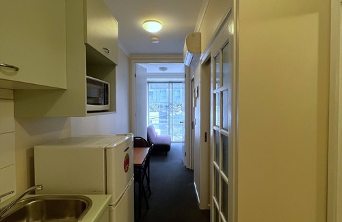 Carlton South Apartment | Family-Friendly 2BR Apartment for 4 | Melbourne CBD