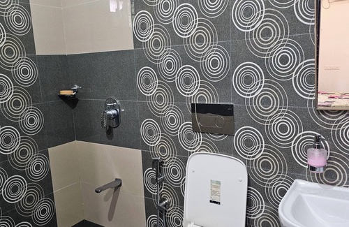 Kochi House | Family friendly 4 bedrooms with airconditioners, spacious, fully equipped house.