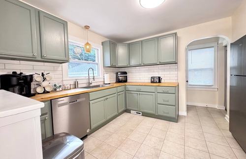 Lansing House | Family-Friendly 4BR Lansing Retreat Near MSU, Dining & Downtown Lansing