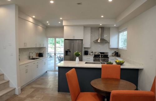 East Hollywood Hotel | Family-Friendly 4BR Gated Residence in Prime Hollywood with Free Parking