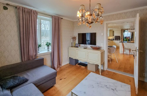 Sollebrunn House | Family friendly and spacious cottage surrounded by meadows, fields and forests.