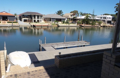 South Yunderup House | Family friendly, double storey on the water!