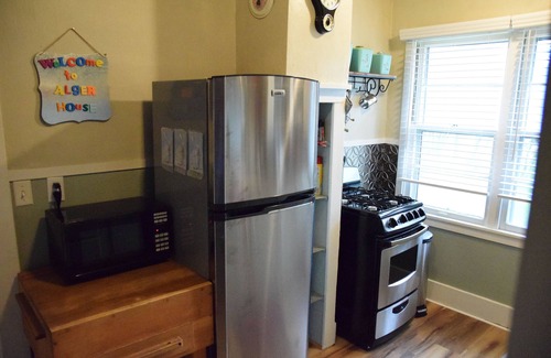Cody House | Family-friendly bungalow in downtown Cody! Also corporate monthly rental rates