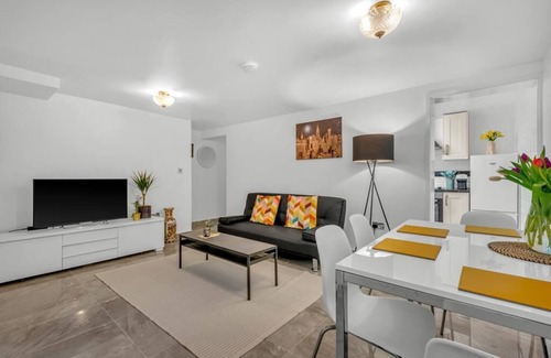 Haverstock Apartment | Family Friendly, Camden Town basement Apartment - 10mins from Camden Market
