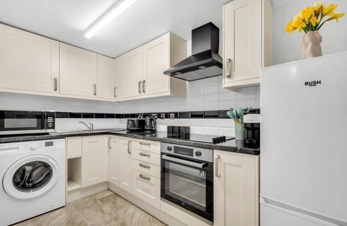 Haverstock Apartment | Family Friendly, Camden Town basement Apartment - 10mins from Camden Market