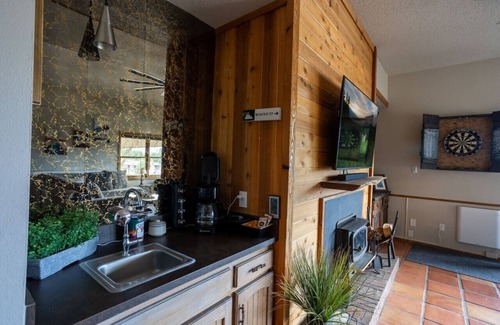 Angel Fire Condo | Family-Friendly Condo-1 Minute Walk to AF Lifts, Equipment Rental, Restaurants