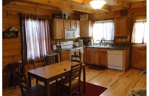 Williams Cabin | Family Friendly Cozy Cabin