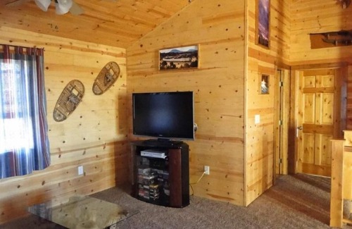 Williams Cabin | Family Friendly Cozy Cabin