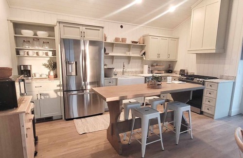 Brainerd House | Family-Friendly cozy guesthouse on North Long Lake.