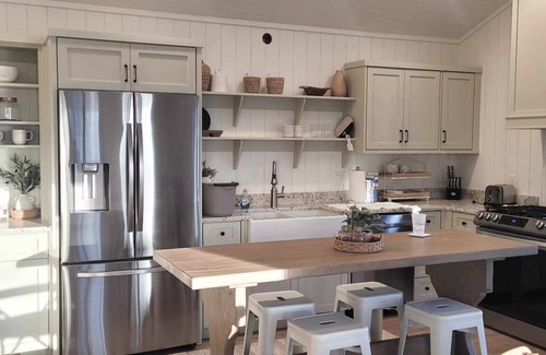 Brainerd House | Family-Friendly cozy guesthouse on North Long Lake.