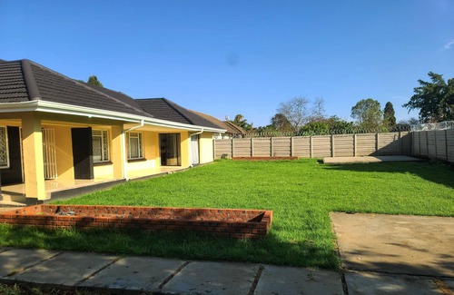 Harare House | Family friendly environment with a big garden and barbeque area