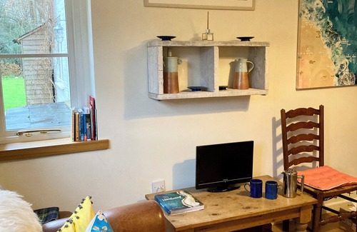 New Forest District House | Family friendly 6 bedroom house, in a New Forest coastal village with beach.