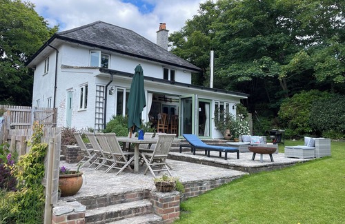 New Forest District House | Family friendly 6 bedroom house, in a New Forest coastal village with beach.
