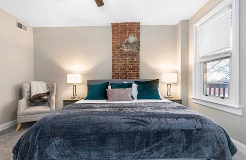 Benton Park House | Family-Friendly Getaway for Groups |Sleeps 18| CVH