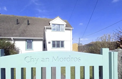 Hayle House | Family friendly home 100m from the beach