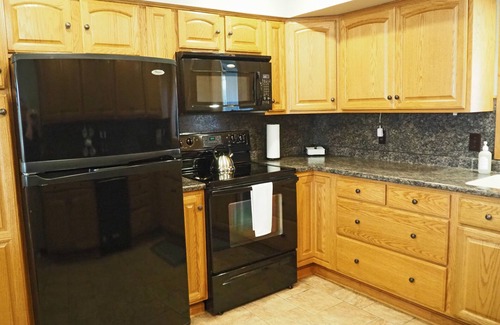 Keene House | Family-friendly Home with large backyard and game room