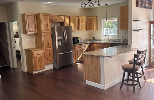 Cobham House | Family-friendly home with kitchen, laundry, and spacious outdoor area.