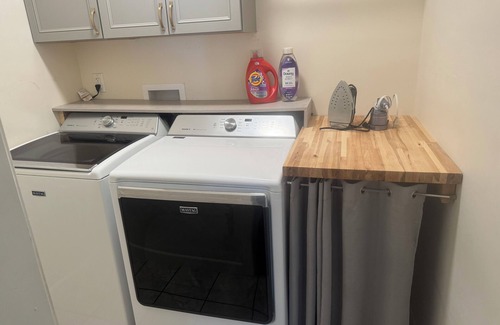 Cobham House | Family-friendly home with kitchen, laundry, and spacious outdoor area.