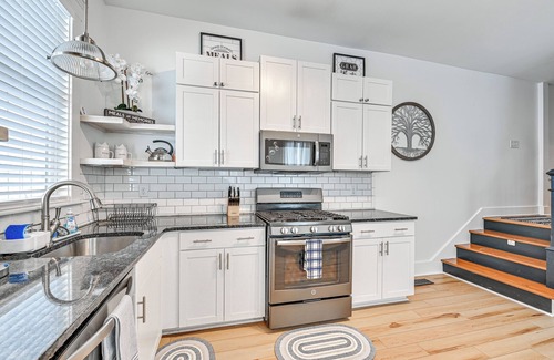 Schnitzelburg House | Family-Friendly Louisville Gem: Prime Location!