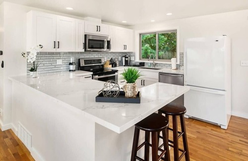 Mercer Island House | Family-Friendly Modern Home |Mercer Island|☀Garden