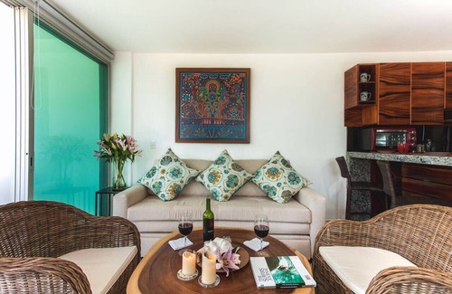 Flamingos Apartment | Family-friendly BEACHFRONT! Amazing pools and best beach around!