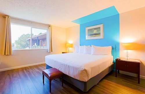 Seaside Hotel | Family-Friendly Property Near Coast, Explore Seaside Promenade, Free Bikes