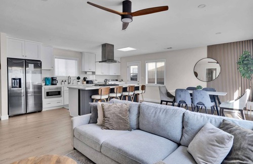 Southwest Anaheim House | Family Friendly Retreat, 10 minutes to Disney & Convention Center