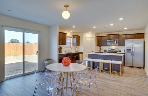 Riverbank Apartment | Family-Friendly Riverbank Retreat: Close to Parks!