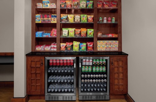 Renton House | Family Friendly Suite w/Full Kitchen, Free Parking and Free Airport Shuttle!