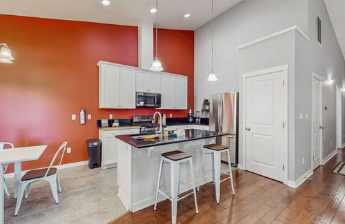 Happy Valley House | Family-Friendly Townhouse with High-Speed WiFi, and Washer/Dryer