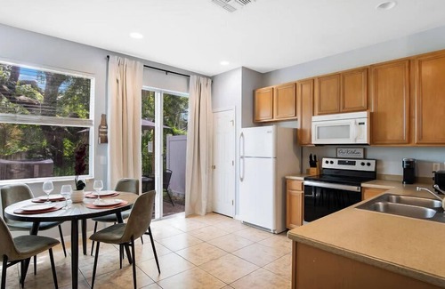 Crestwynd Bay House | Family Friendly Townhome Near Attractions