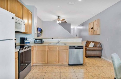 Crestwynd Bay House | Family Friendly Townhome Near Attractions