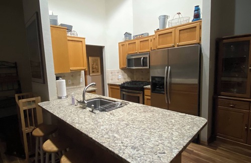 Sunriver House | FAMILY FRIENDLY Updated 3 Bdrm, Sleeps 8, 6 beds, A/C, Hottub, SHARC PASSES !